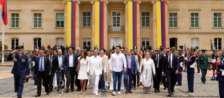 Senado de Colombia autoriza a Petro a salir del país
