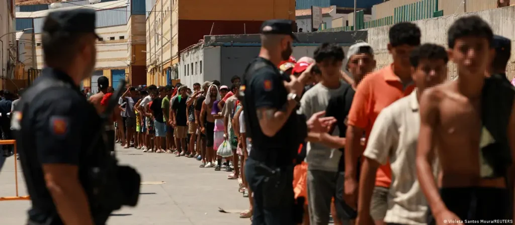 Al menos 5.000 migrantes siguen en Ceuta tras entrada masiva