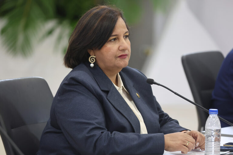 Dinorah Figuera se compromete a gestionar la liberación de presos políticos en los próximos días