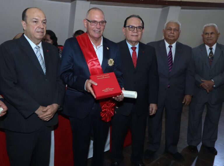 ‎Colegio de Abogados recibió la Orden San Sebastián de parte de la Alcaldía de Maracaibo por su 132° aniversario