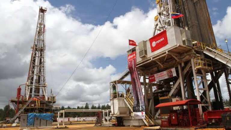 Producción petrolera de Venezuela supera 1,23 millones de barriles diarios