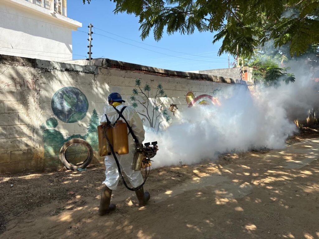 Más de 1.200 familias del Conjunto Residencial El Trébol fueron beneficiadas con plan de fumigación de la alcaldía.