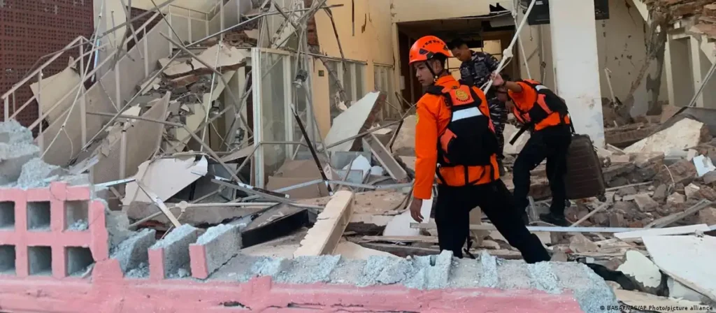 Terremoto de magnitud 7,7 sacudió a Indonesia