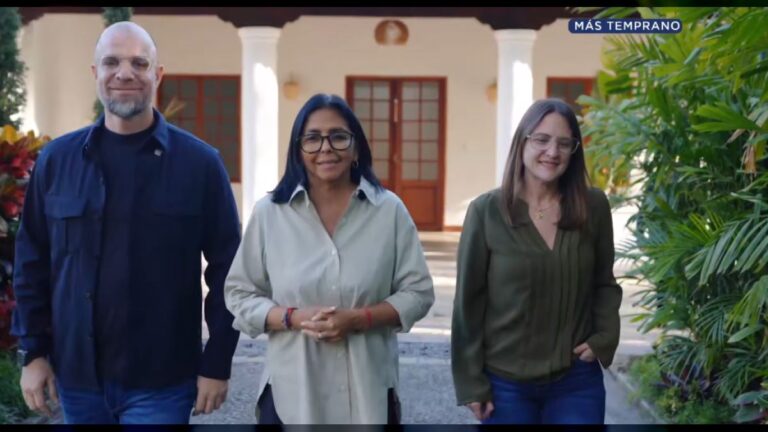 Delcy Rodríguez anunció medidas para simplificar trámites y modernizar procesos tributarios