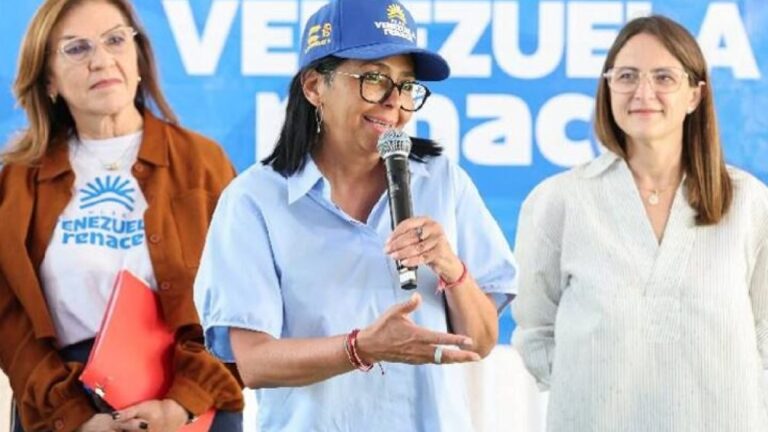 Rodríguez reactiva comercios estratégicos y entrega 478 financiamientos en La Guaira