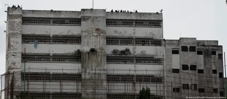 Venezuela: excarcelan a 3 militares acusados de "traición"