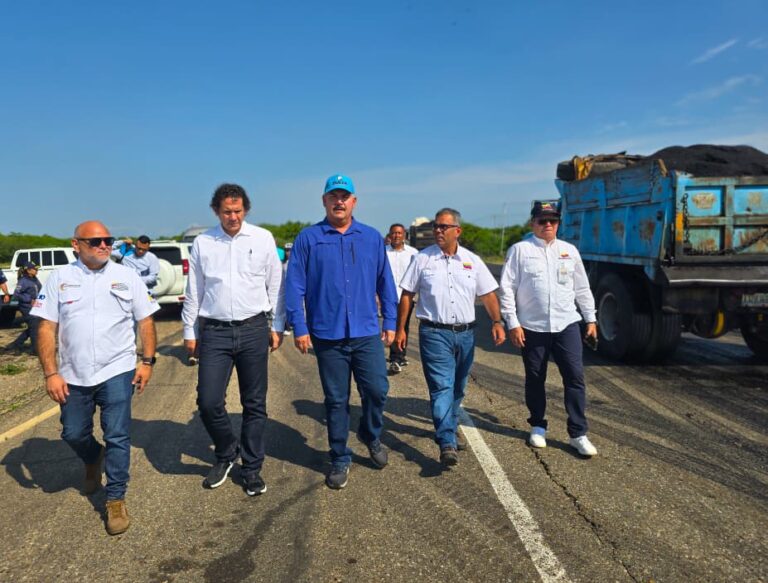 Gobernador Luis Caldera y vicepresidente sectorial de Obras Públicas y Servicios activan segundo frente de trabajo de asfaltado en la Lara-Zulia