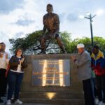 ¡Histórico! ‎Alcaldía de Maracaibo develó la primera estatua en Venezuela en honor a Luis Aparicio
