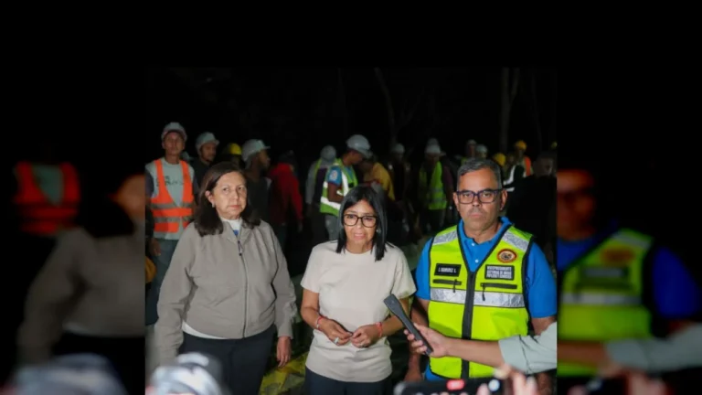 Presidenta encargada supervisó los trabajos de despeje vial tras fuertes lluvias en Caracas