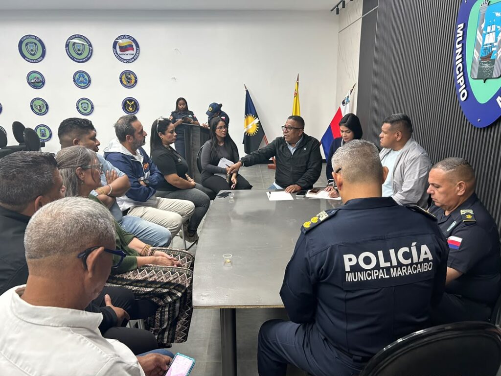 Autoridades municipales se reunieron con comerciantes de la Av. Cecilio Acosta para reforzar Programa de Educación Ambiental