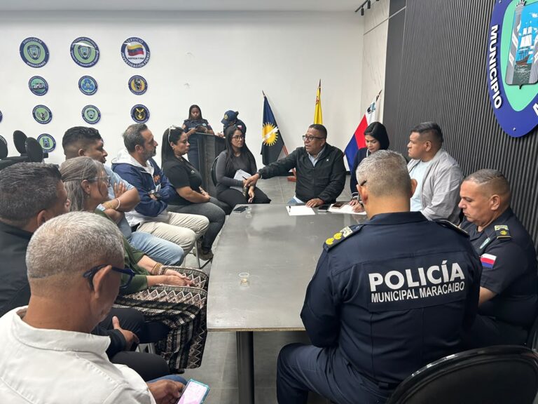 Autoridades municipales se reunieron con comerciantes de la Av. Cecilio Acosta para reforzar Programa de Educación Ambiental