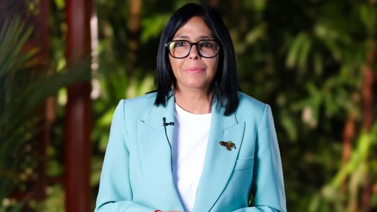 Delcy Rodríguez asegura que trabajan para reducir la burocracia