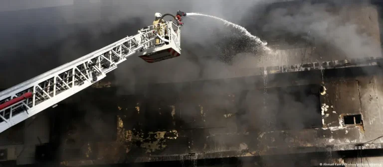 Al menos 15 neonatos mueren en un incendio en Pakistán