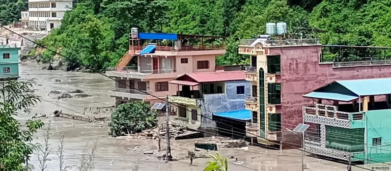 Nepal: inundaciones dejan 98 muertos y 900 desaparecidos