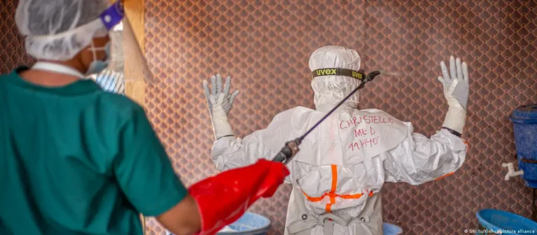 OMS anuncia fin del brote de ébola en Uganda