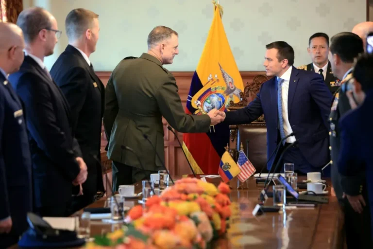 Ecuador anuncia operaciones antidrogas conjuntas con Colombia y EEUU