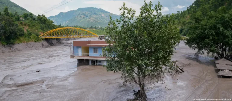 ¿Cómo se produjeron las catastróficas inundaciones en Nepal?