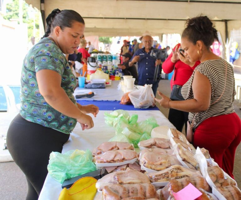 ¡En Santa Rosa de Agua! Ferias Escolares llegan al Mercado Popular y de emprendedores de la Alcaldía de Maracaibo