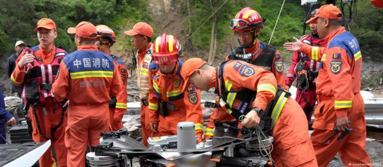 China reanuda operaciones de rescate en frontera con Nepal
