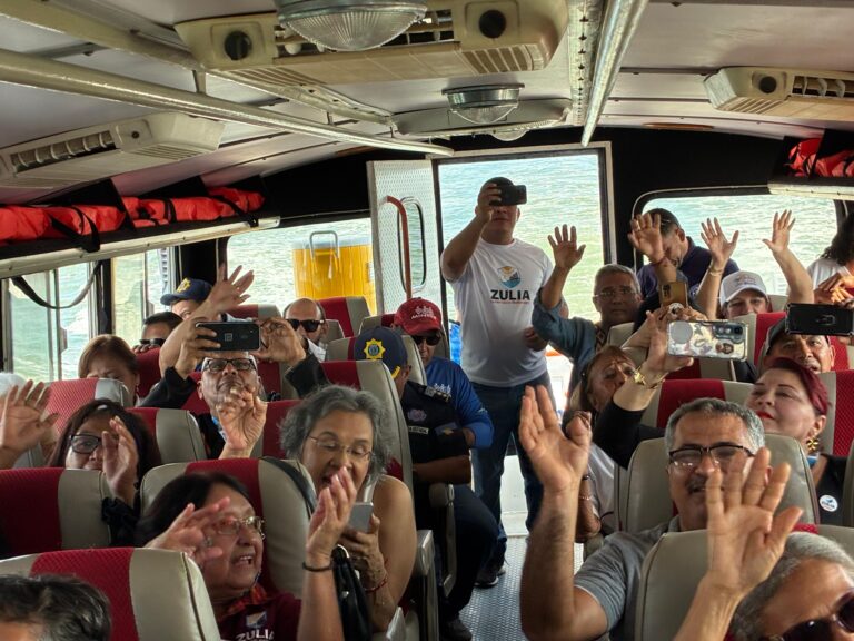 Fundación Casa del Abuelo impulsa el Gero Turismo con recorrido por el Lago de Maracaibo para más de 120 adultos mayores