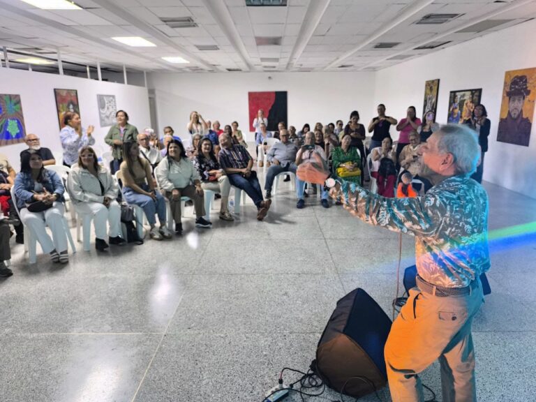 Carlos Moreno hizo vibrar en una nueva edición de los "Jueves Culturales" de la Alcaldía