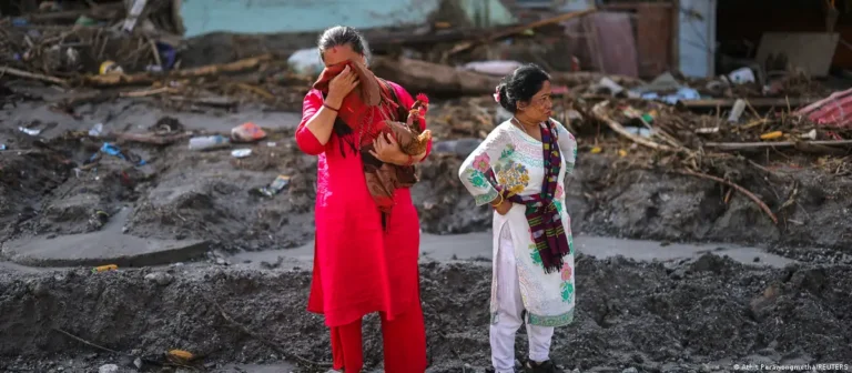 Deslaves en el Himalaya dejan casi 800 muertos
