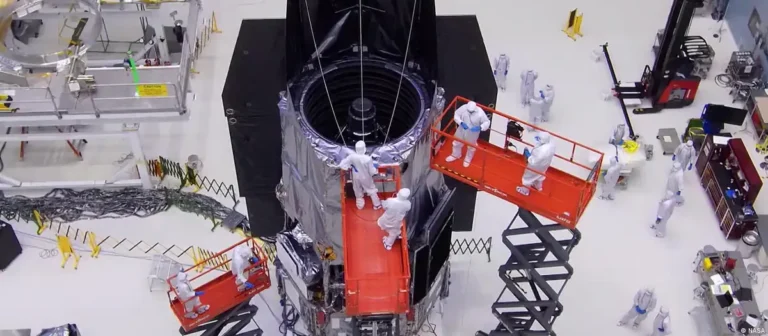 NASA lanza telescopio para hacer nuevo "Atlas del Universo"