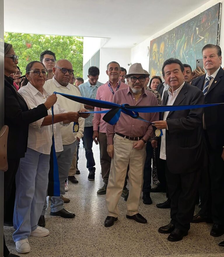 Secretaría de Cultura inaugura las muestras "Mi obra fecunda en el lienzo" y "8 horas después"