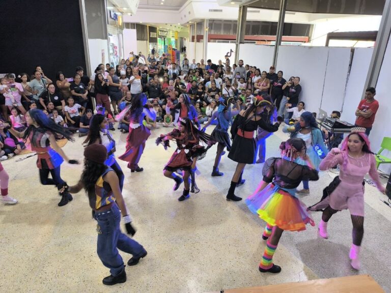 140 bailarines ofrecieron la muestra dancística "La Danza nos Une"