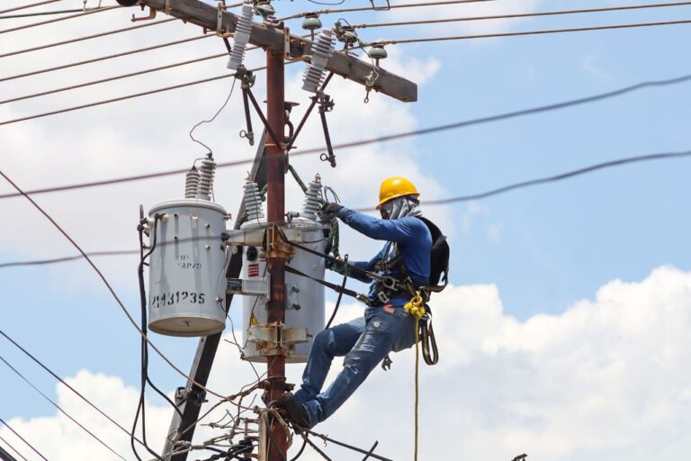 ¡Respuesta directa! Alcaldía de Maracaibo instala transformadores nuevos solicitados por VenApp