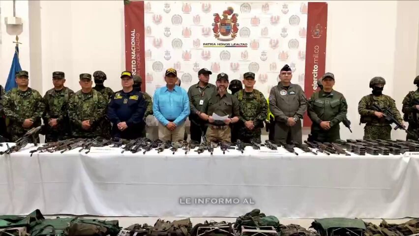 Abelardo de la Espriella exhibió los cadáveres y caminó entre ellos para anunciar la operación Azarías