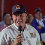 Alcalde Di Martino entregó certificados de bienhechurías a 172 comerciantes de La Curva de Molina