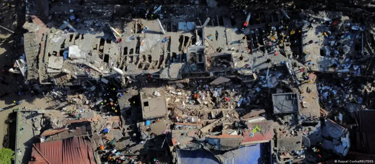 Cali comienza a demoler edificios afectados por el terremoto