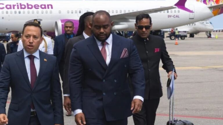 Canciller de Trinidad y Tobago arribó a Venezuela para sostener encuentro con autoridades
