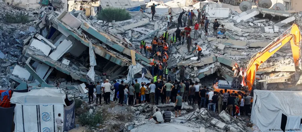 Colapsa edificio en Gaza: 20 muertos y 60 desaparecidos