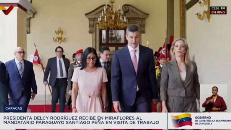 Delcy Rodríguez recibe en el Palacio de Miraflores a su homólogo de Paraguay, Santiago Peña