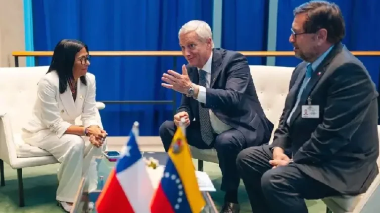 Delcy Rodríguez sostiene encuentro con el presidente de Chile José Antonio Kast
