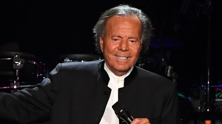Dos exempleadas vuelven a demandar a Julio Iglesias