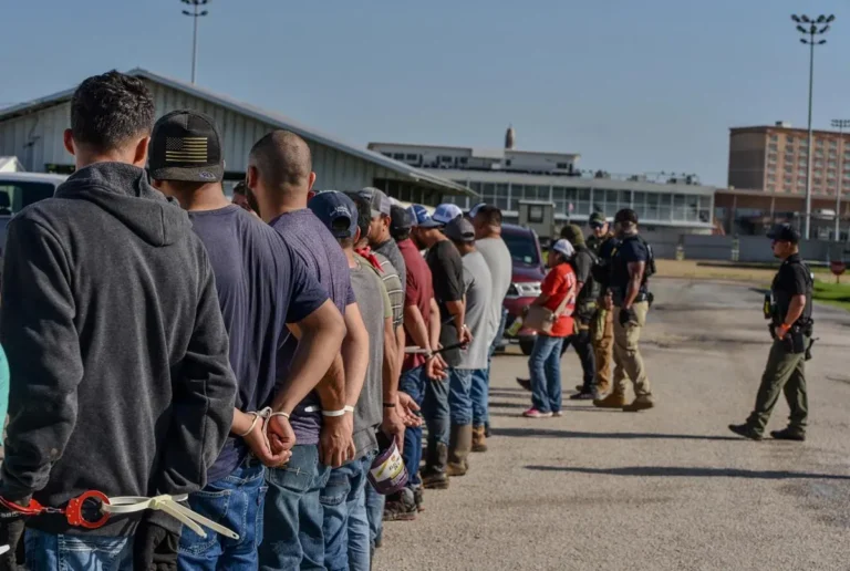 EEUU deportó a más de 25.000 personas a terceros países mediante acuerdos secretos, según un informe
