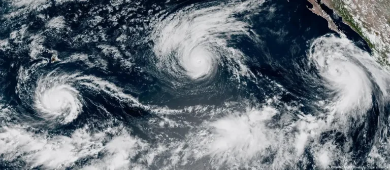 El Niño genera rara sucesión de 3 huracanes en el Pacífico