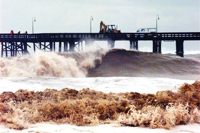 El Niño y el calor oceánico alimentan tormentas destructivas en el Pacífico