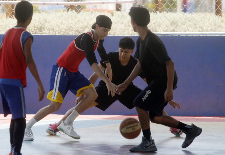 El baloncesto toma la cancha Canta Claro en el Plan Vacaciones Deportivas del IMDEPREC