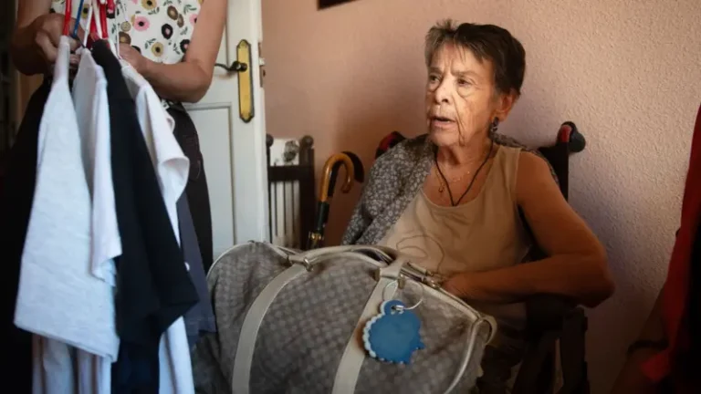 El dramático desahucio de la anciana Maricarmen a los 87 años que expone la gravedad de la crisis de vivienda en España