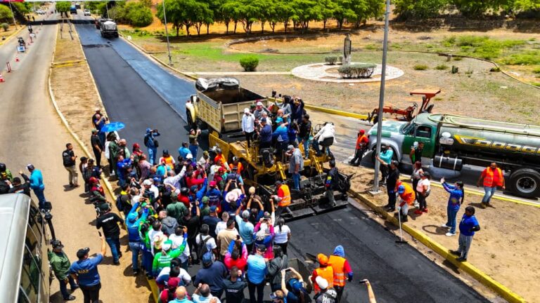 El gobernador Luis Caldera y el vicepresidente de Obras Públicas inician rehabilitación de la avenida 148 de San Francisco