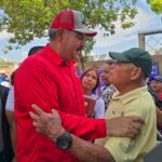 Gobernador Luis Caldera entrega 500 tanques de agua a Comuna Hugo Chávez en San Francisco