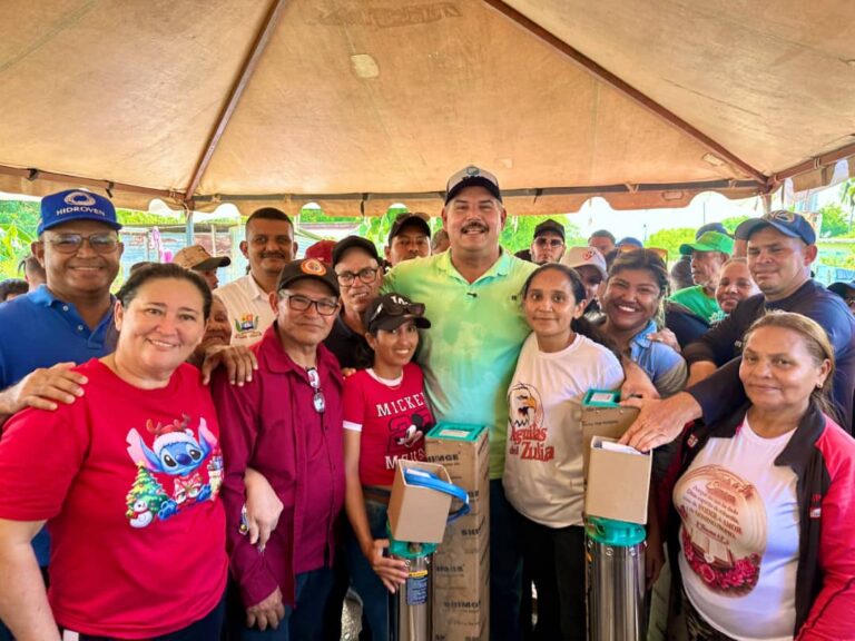 Gobernador entrega siete equipos para la producción y distribución de agua potable en cinco parroquias del municipio Baralt