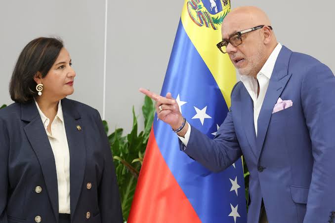 Gobierno y oposición reanudan este jueves el segundo ciclo de negociaciones