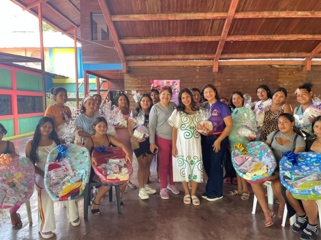 Instituto Municipal de la mujer entrega canastillas a gestantes en Venancio Pulgar