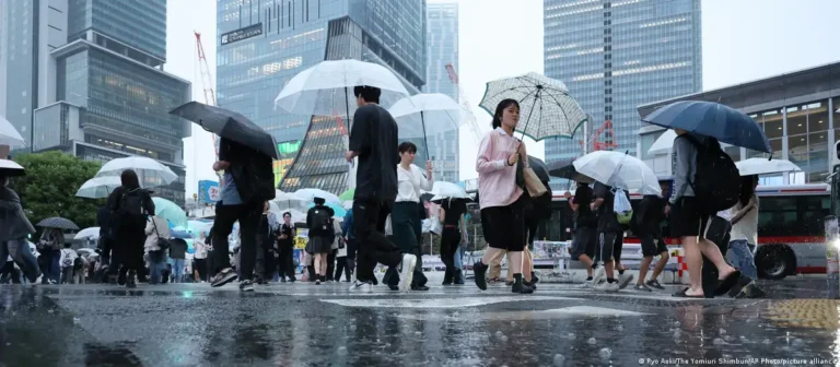 Japón extiende alerta máxima por lluvias al sur de Tokio