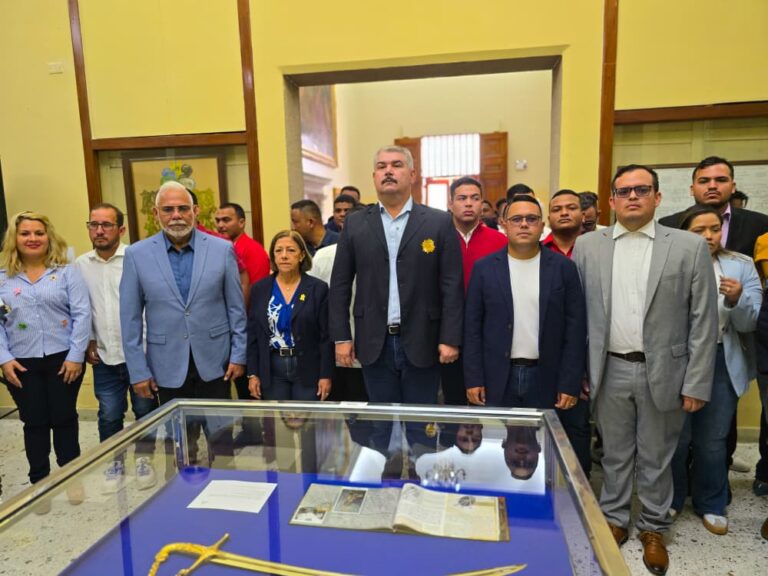 La JPSUV celebra su 18 aniversario junto al gobernador Luis Caldera con ofrenda al prócer zuliano Rafael Urdaneta